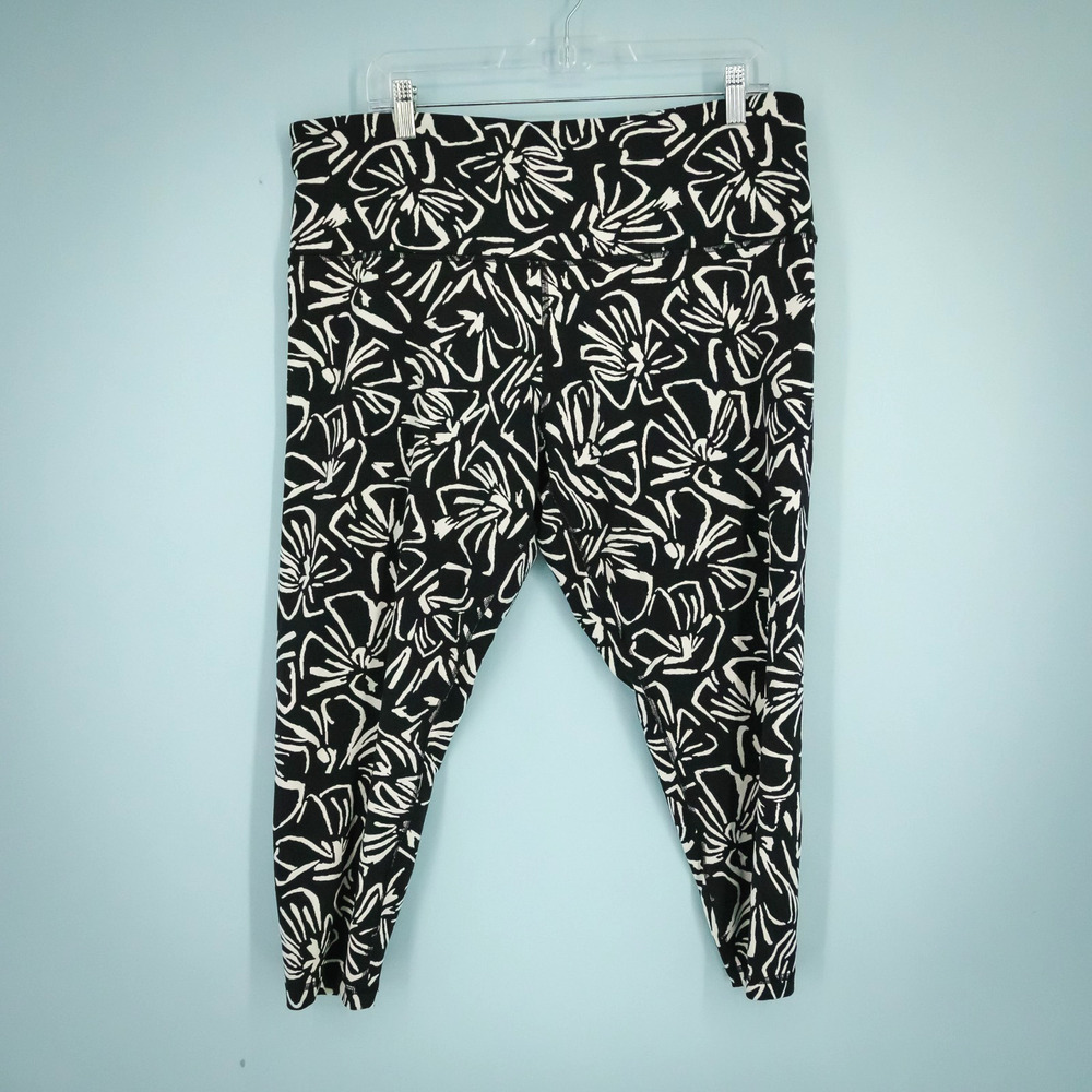 Athleta Plus Size 2X Black Floral Print Elation Textured 7/8 Length Leggings